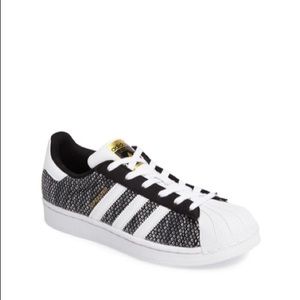 Adidas Superstar Sneaker Big Kid Sze 6 fit Wom 7.5